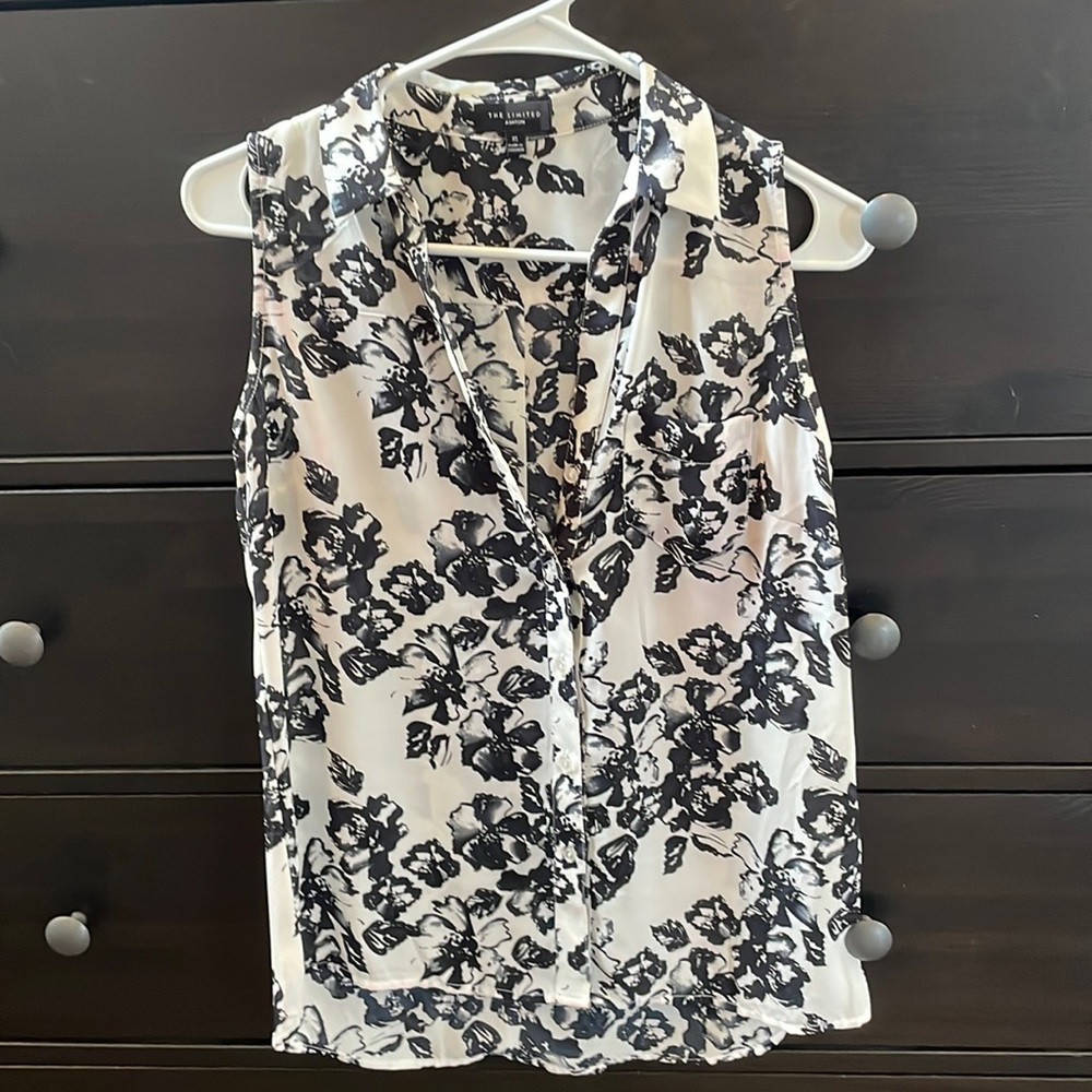 ✨ 2 for $15 ✨The Limited Ashton - Tank Button Up Floral